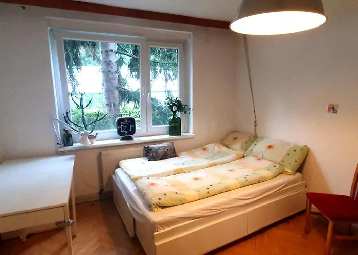 Homestay szállás Wolfs Balkonruhe, Geraeumig S-bahn Krottenbach Bécs